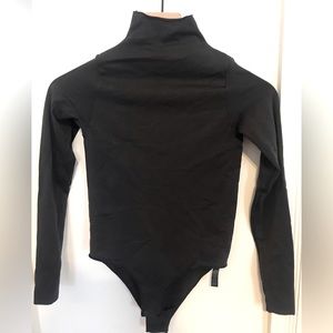 Skims super soft black bodysuit sz s/m never worn